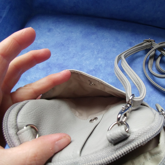 Tiny, many pocket bag - Picture 4 of 5